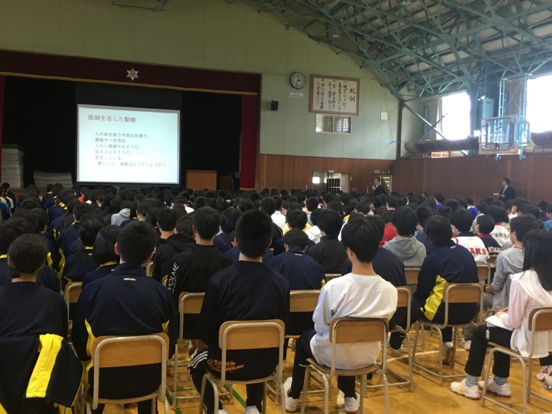 岩見沢東高校での講話の様子