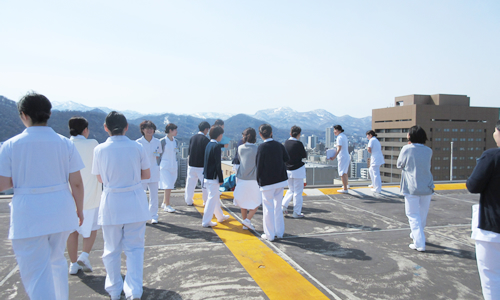 広い北海道の救急患者さんの搬送に不可欠な屋上ヘリポート