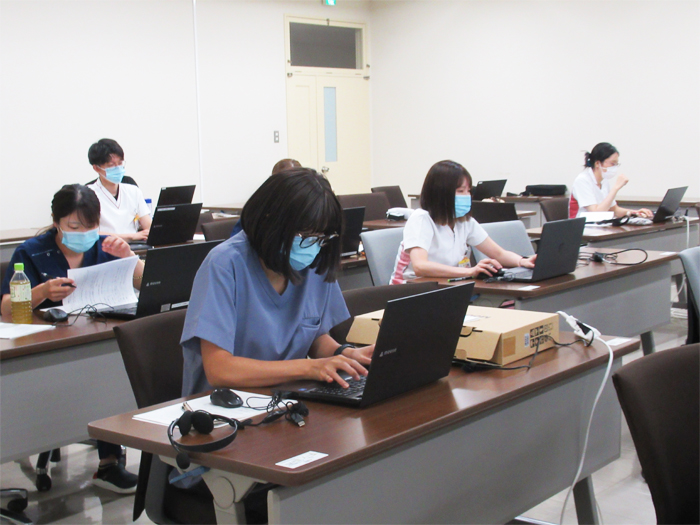 演繹法・帰納法を用いた記述演習では、テーマについて、論理的な表現となるよう文章を作成しました フォローアップ研修