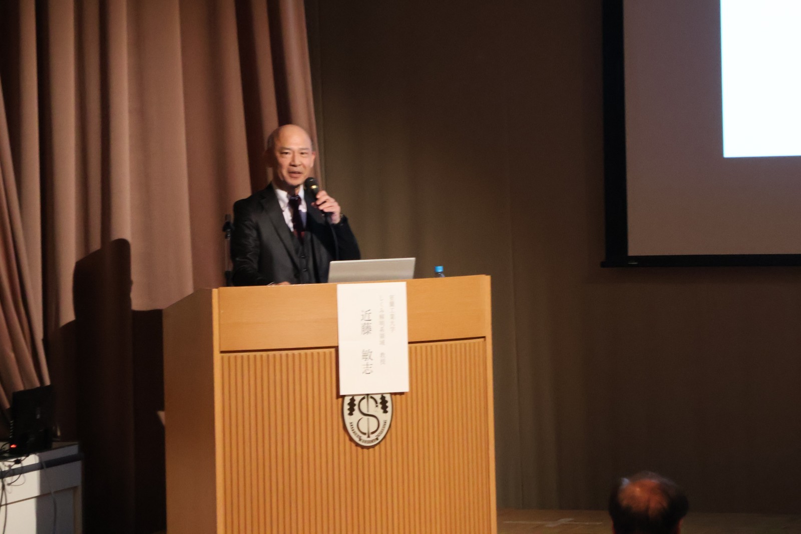 第二部特別講演　室蘭工業大学しくみ解明系領域　近藤教授　講演の様子