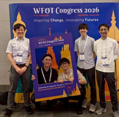 本研究に関わるチームメンバー（左：保健医療学部作業療法学第二講座　横山和樹講師，右：作業療法学第一講座　齊藤秀和助教，中央：保健医療学研究科 精神障害リハビリテーション学領域 大学院生）