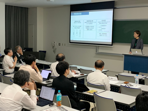 中島准教授と李名誉教授による意見交換