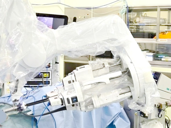 最新の手術支援ロボットのダヴィンチSP