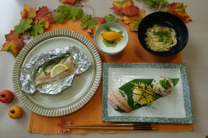 食欲回復食「さっぱり系」 彩り手まり寿司、レモンが香る鮭のホイル包み焼き、すまし汁、フルーツ杏仁