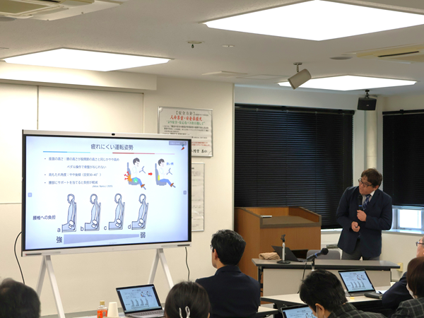 青木助教の講演のようす