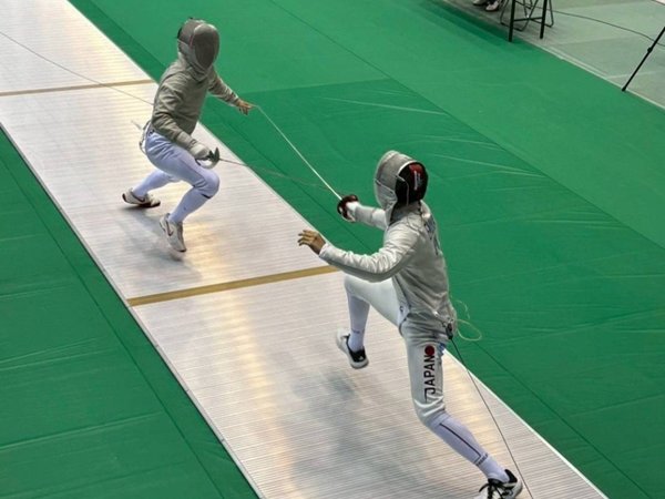 滋賀県代表との対戦の様子： (手前)滋賀県代表、( 奥)北海道代表