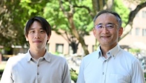 森大学院生(左)と二見教授(右)