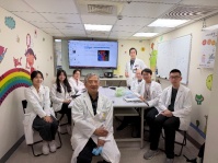 写真10．中国医薬大学での研修の様子①　左端が國寄さん