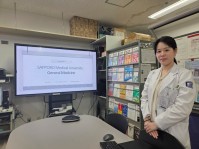 写真2．総合診療医学講座でプレゼンするJungさん