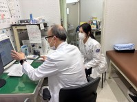 写真3．消化器内科学分野で外来実習をするOkさん