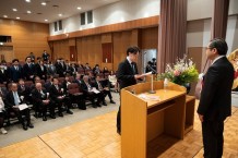 写真3．受講生代表の佐藤さんによる宣誓