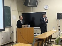 写真27.講師の長尾教授(左)と司会の梅本教授(右)
