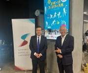 写真2．左から、山下学長、上野北広島市長