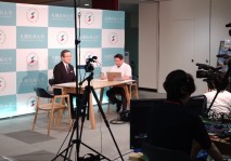 写真11.山下学長開会挨拶.司会片寄教授