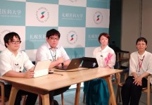 写真13.左から和田助教、青木助教、深瀧助教、糸井主査
