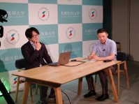 写真16.左から岩元助教、上村准教授