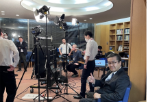 写真6.図書館内の特設スタジオの様子