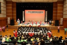 写真9.網走小学校のブラスバンド演奏とカニッチョ筋体操