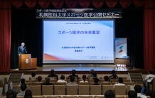 写真6．渡邉耕太教授による講演　