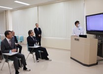 写真7．本学と共同開発の新商品についてのプレゼンテーション