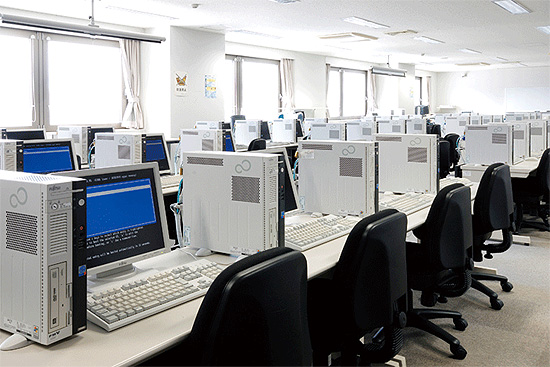 附属総合情報センター コンピュータ実習室の写真