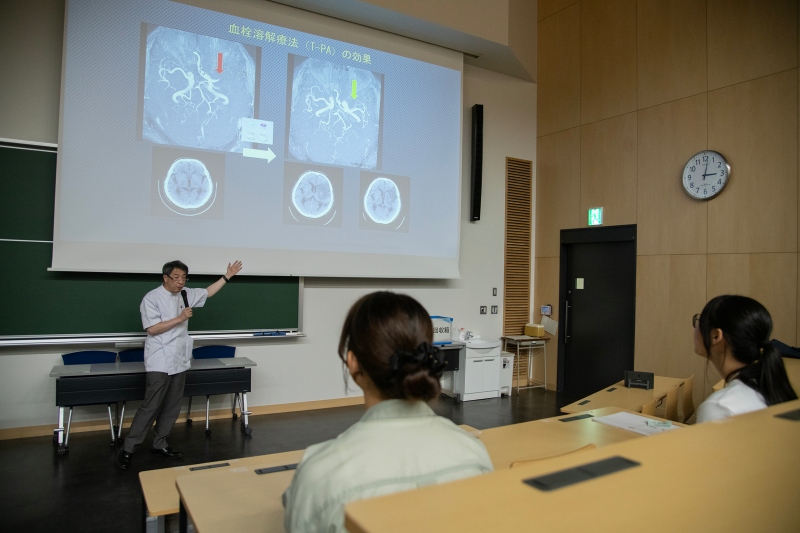 作業療法学科齊藤教授による模擬講義「最新の話題　脳卒中とその治療」