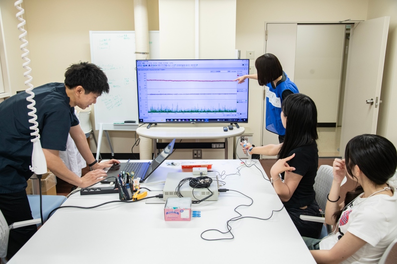 あなたの脳、今なにしてる？～リアルタイムで見る思考のチカラ～（理学療法学科）