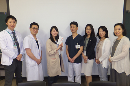 札幌医科大学保健医療学部同窓会入学祝金を贈呈の写真